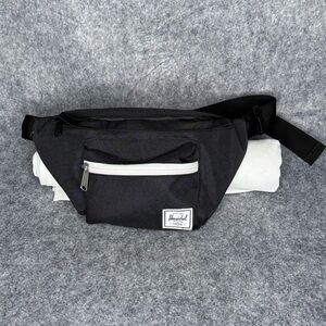 Herschel Seventeen Hip‎ Pack in Black/White